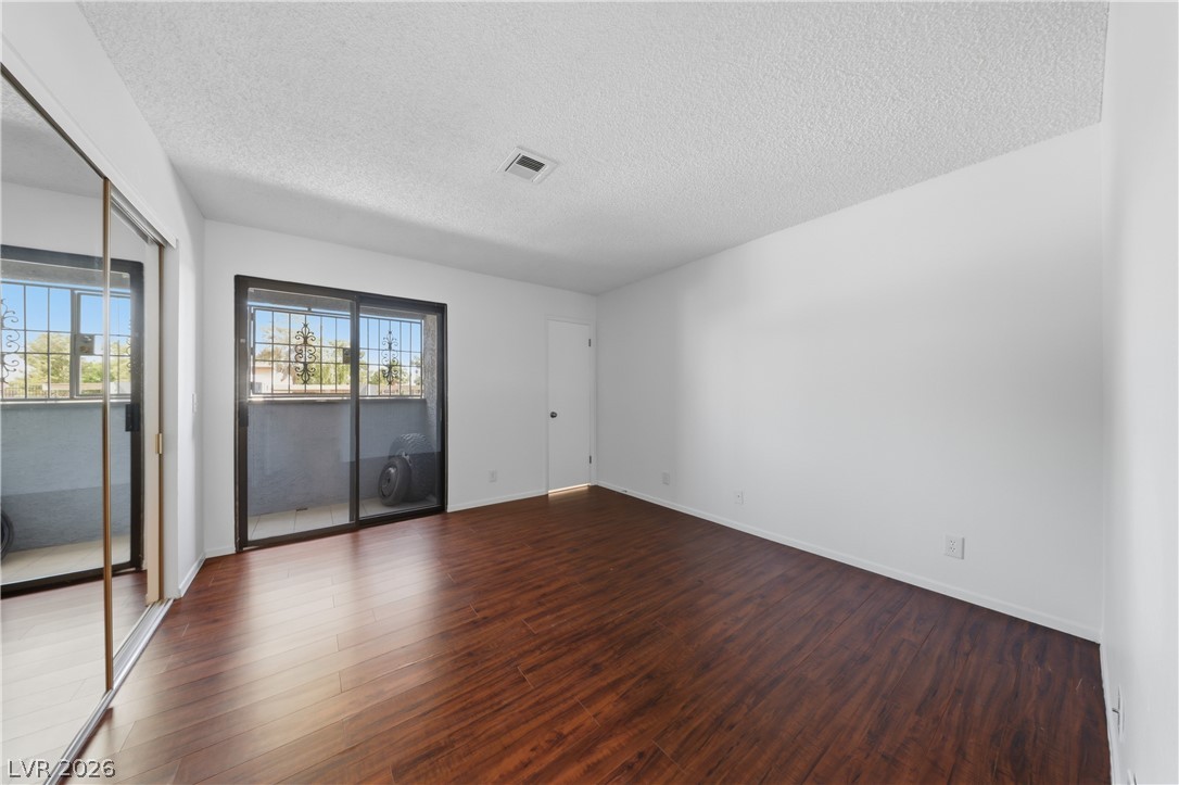 Photo 13 of 25, 5159 Caliente Street #163