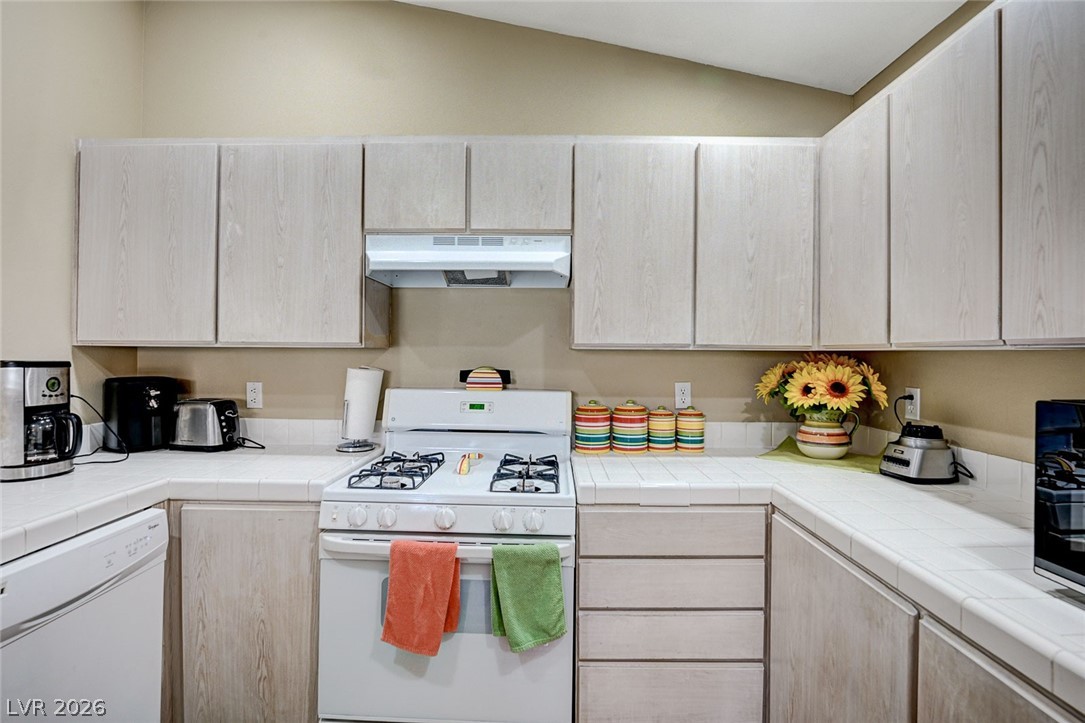 Photo 15 of 48, 7905 Lago Vista Lane #203