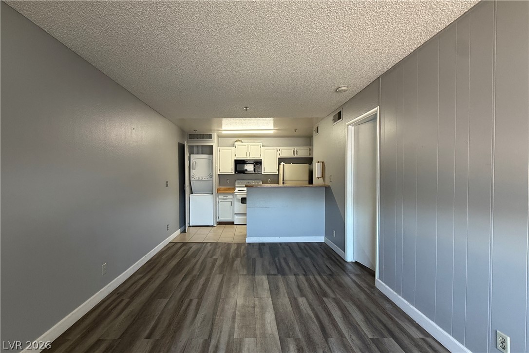 Photo 2 of 1381 E University Avenue #106