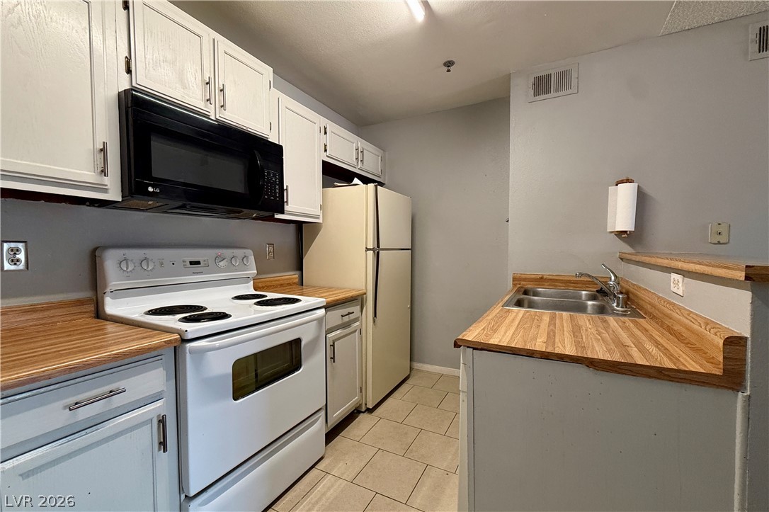 Photo 6 of 16, 1381 E University Avenue #106