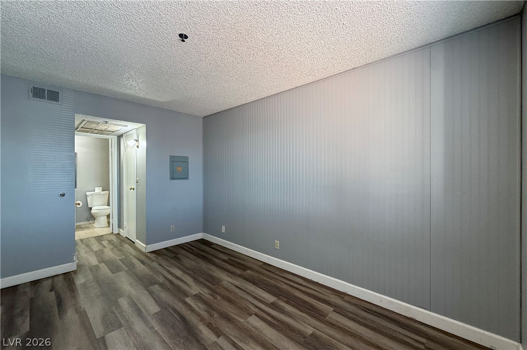 Photo 8 of 16, 1381 E University Avenue #106