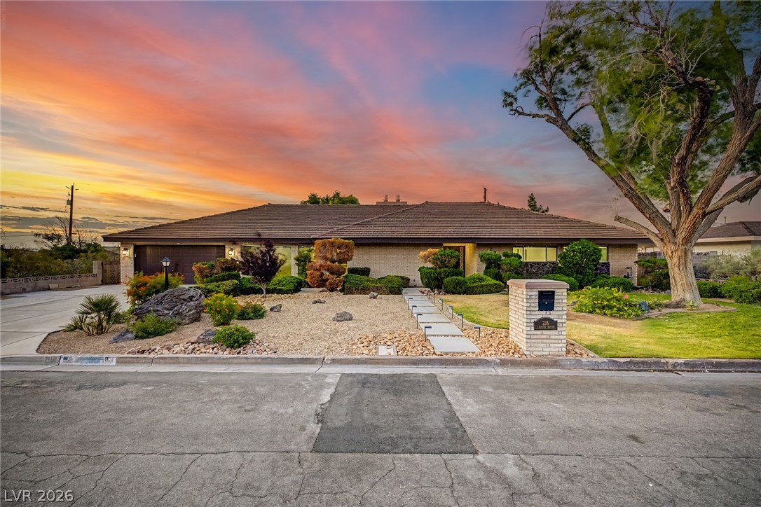 236 E Country Club Drive, Henderson 89015