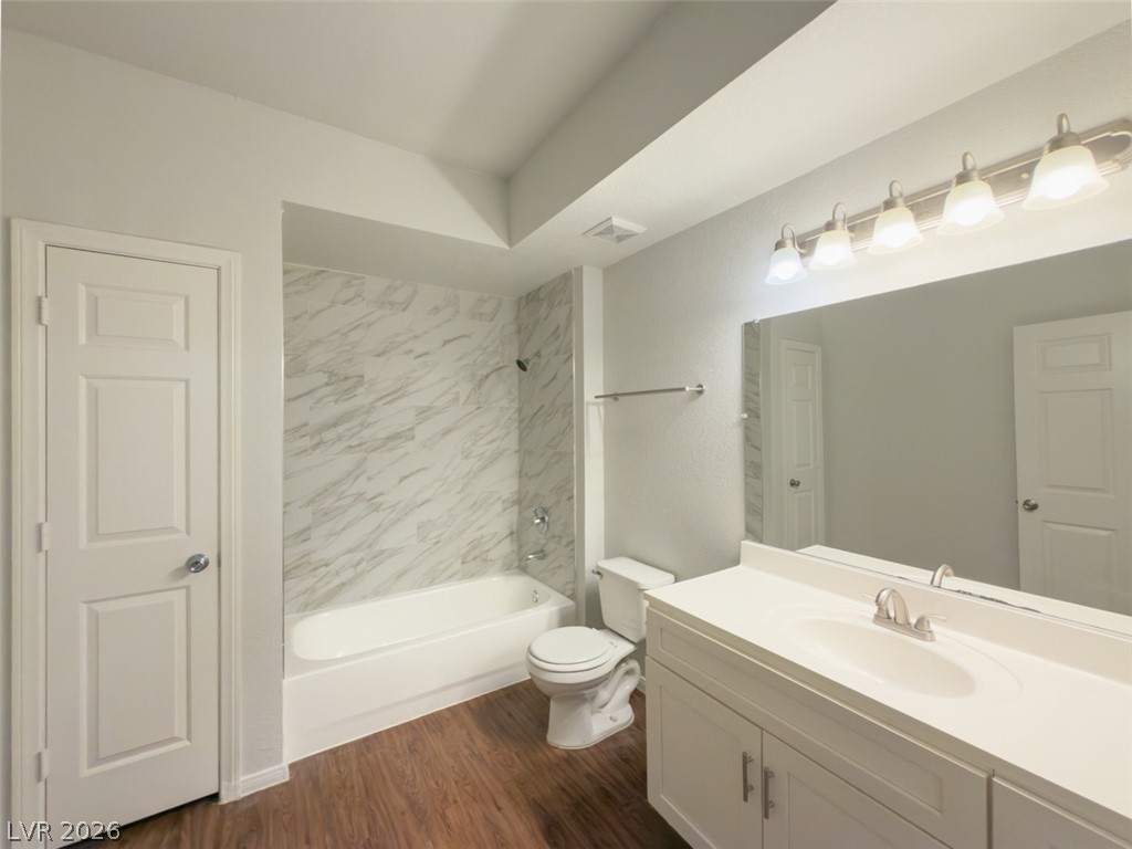 Photo 11 of 14, 5250 S Rainbow Boulevard #1102