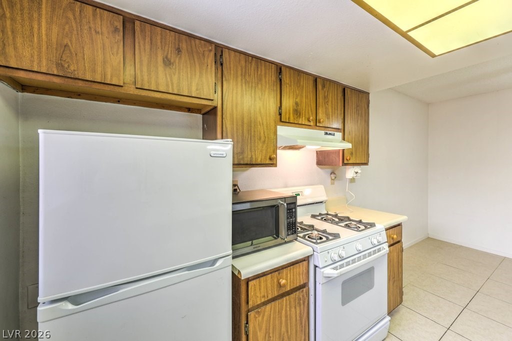 Photo 13 of 28, 425 N Lamb Boulevard #A