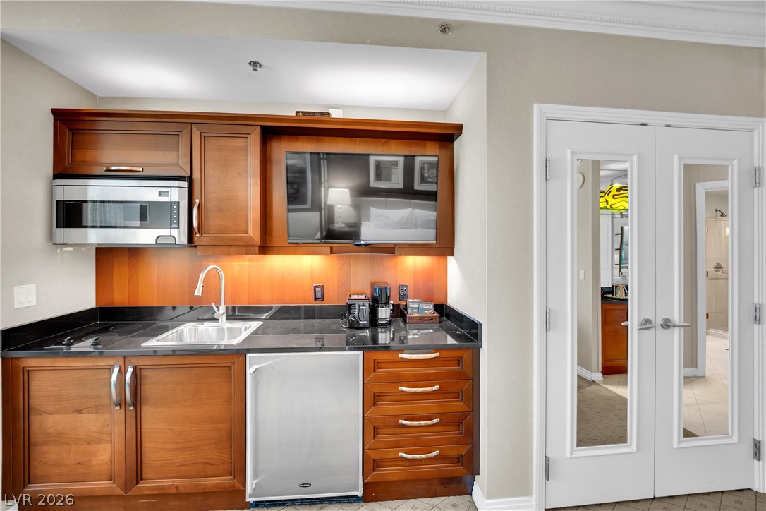 Photo 19 of 57, 135 E Harmon Avenue #2409