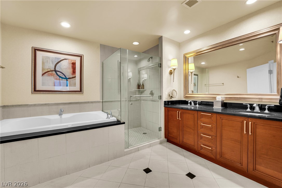 Photo 25 of 57, 135 E Harmon Avenue #2409