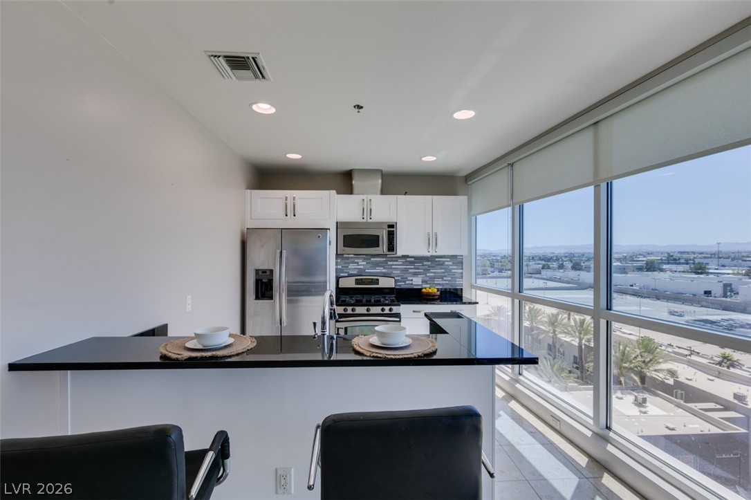 Photo 9 of 25, 4525 Dean Martin Drive #810
