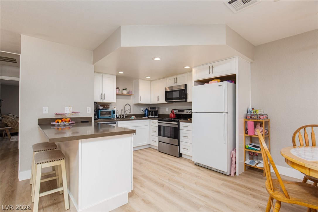 Photo 10 of 27, 8804 River Pines Court #202
