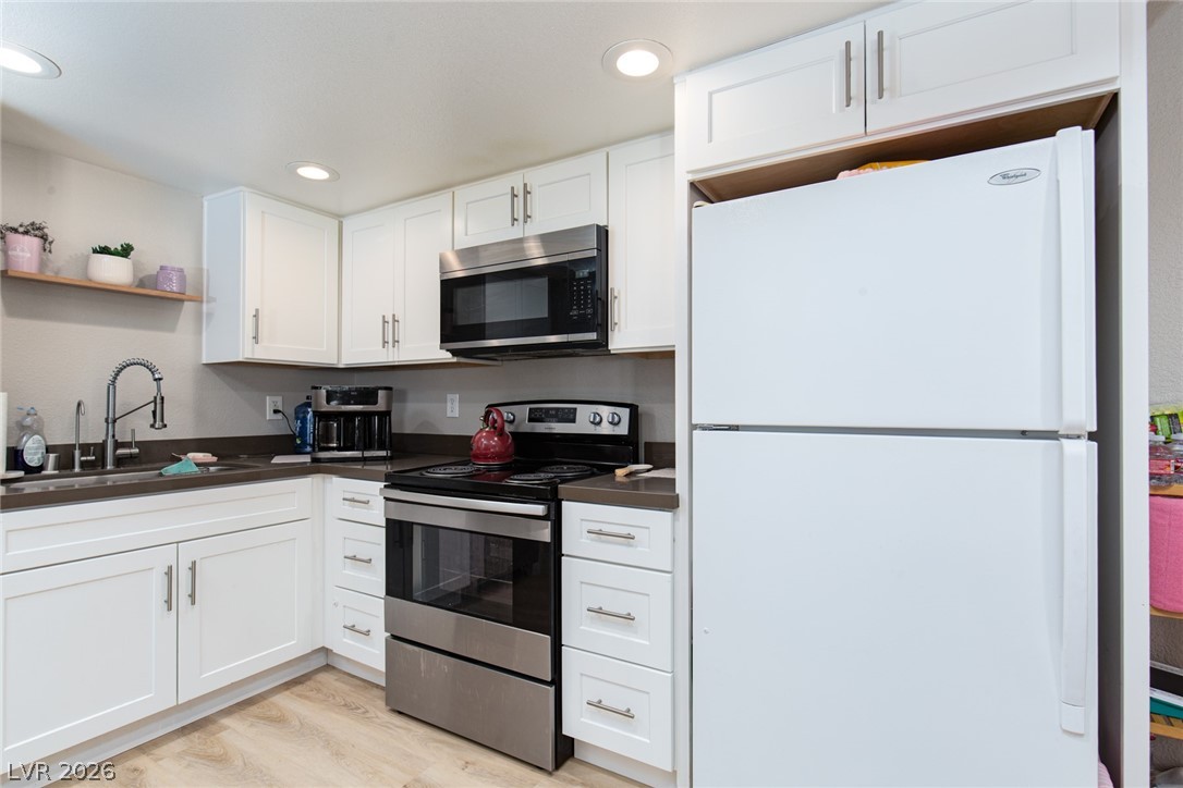 Photo 13 of 27, 8804 River Pines Court #202