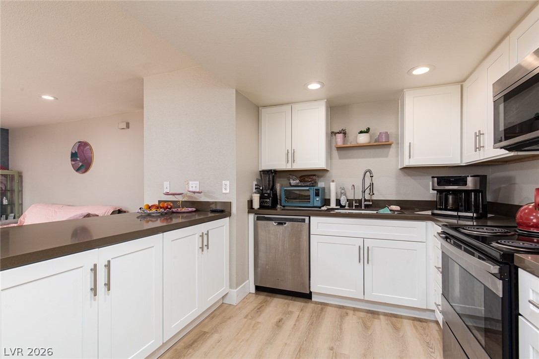Photo 14 of 27, 8804 River Pines Court #202