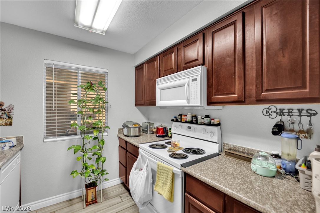 Photo 9 of 27, 5098 River Glen Drive #198