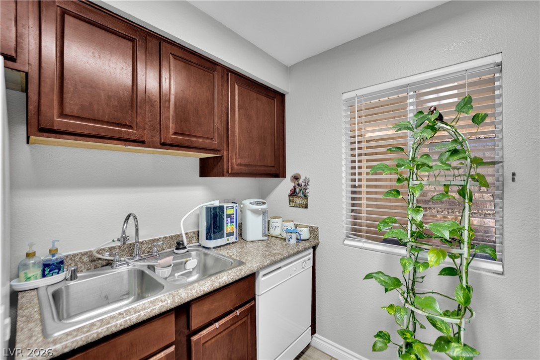 Photo 10 of 27, 5098 River Glen Drive #198