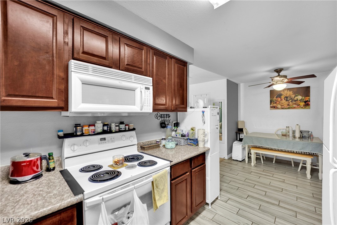 Photo 11 of 27, 5098 River Glen Drive #198