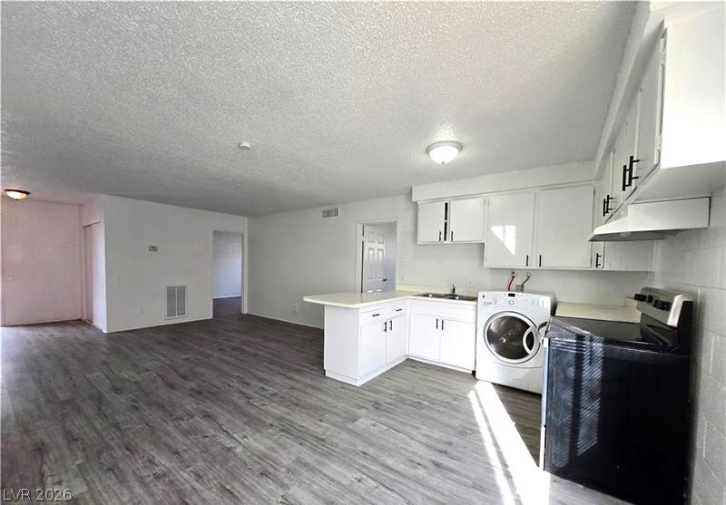Photo 4 of 2937 Stewart Avenue