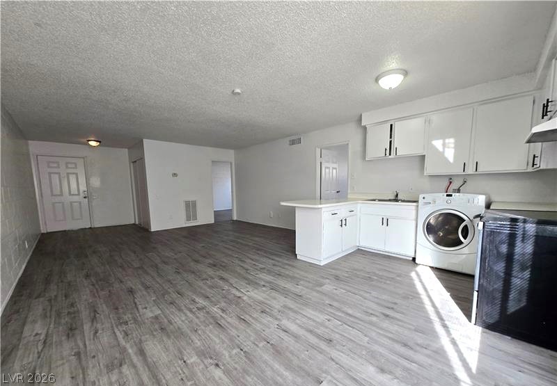 Photo 5 of 2937 Stewart Avenue