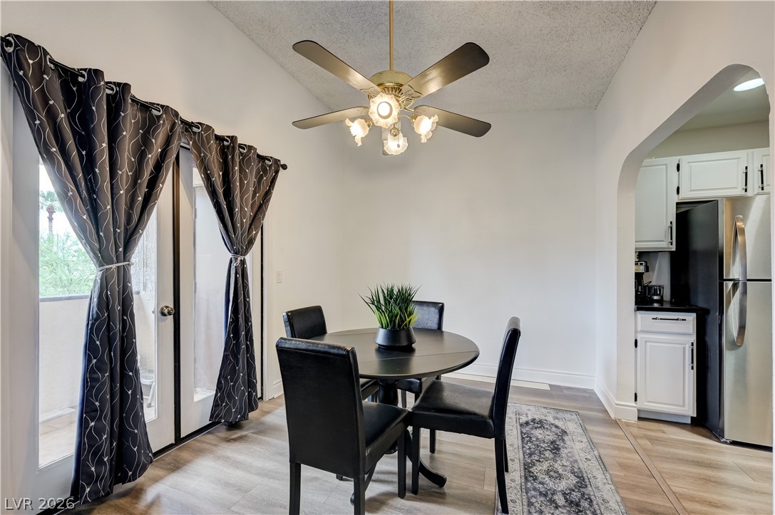 Photo 11 of 39, 1751 E Reno Avenue #228