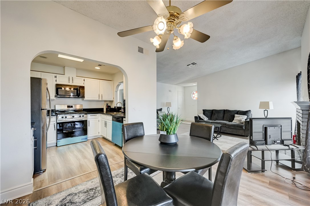 Photo 13 of 39, 1751 E Reno Avenue #228