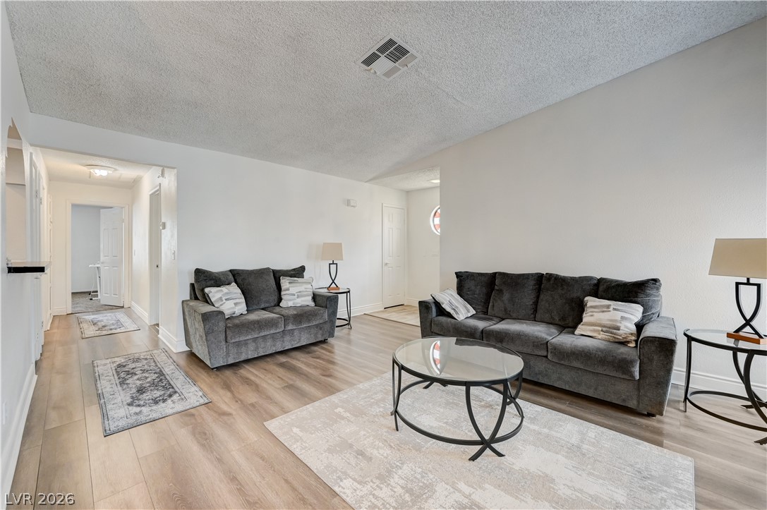 Photo 6 of 39, 1751 E Reno Avenue #228