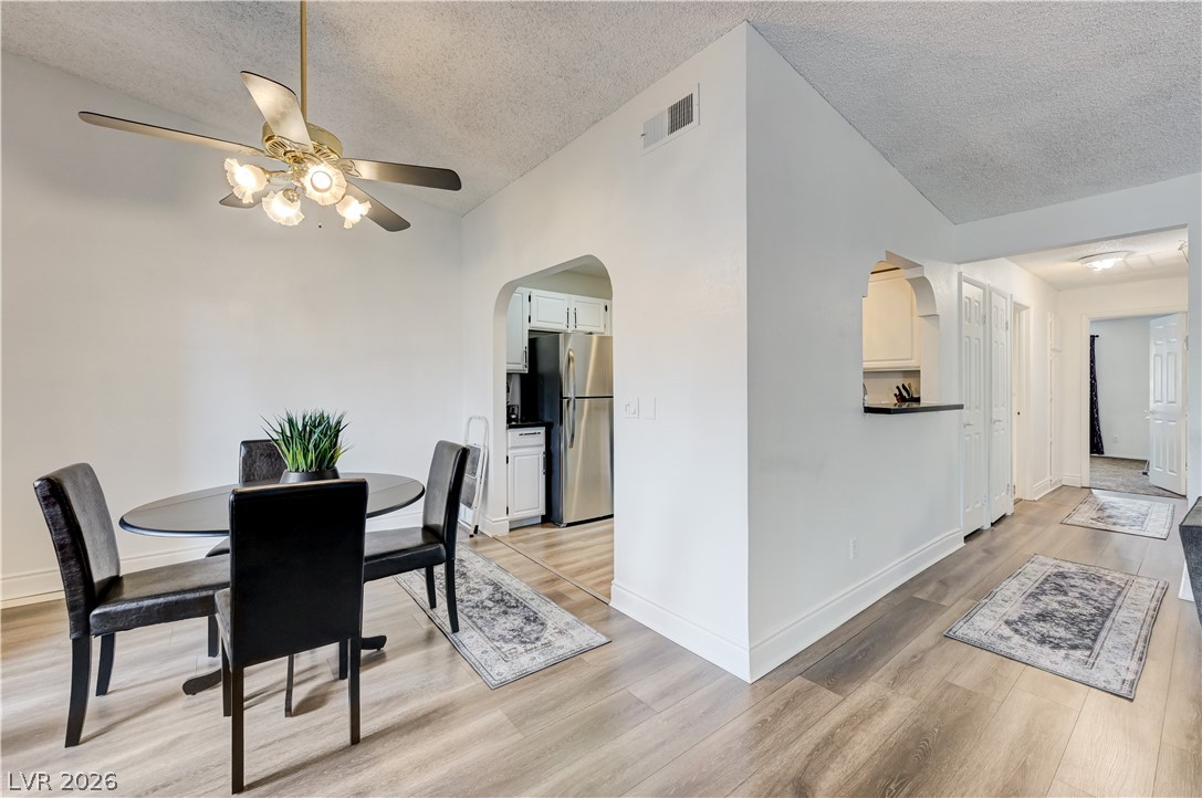 Photo 7 of 39, 1751 E Reno Avenue #228
