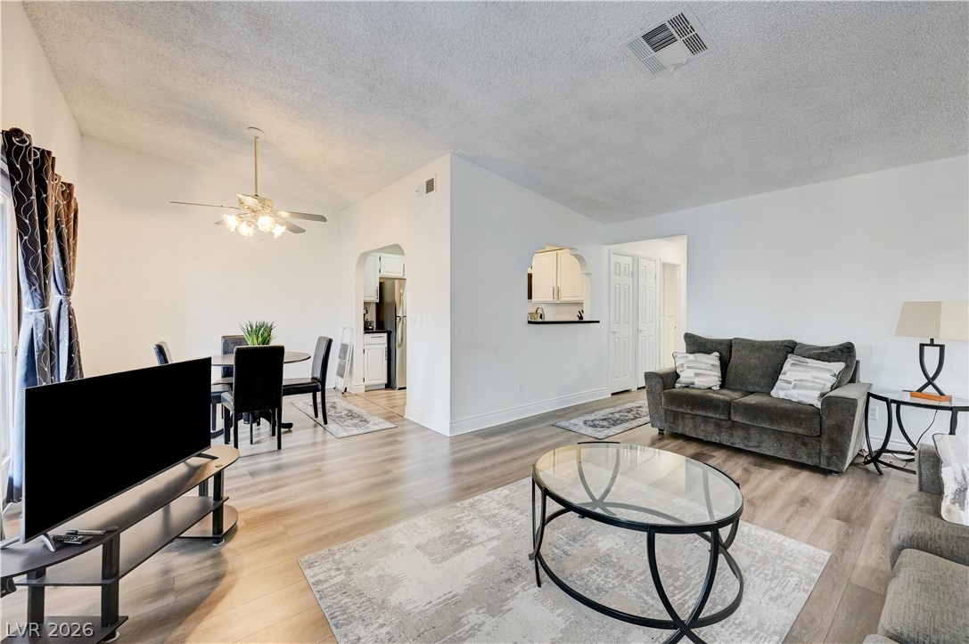 Photo 8 of 39, 1751 E Reno Avenue #228