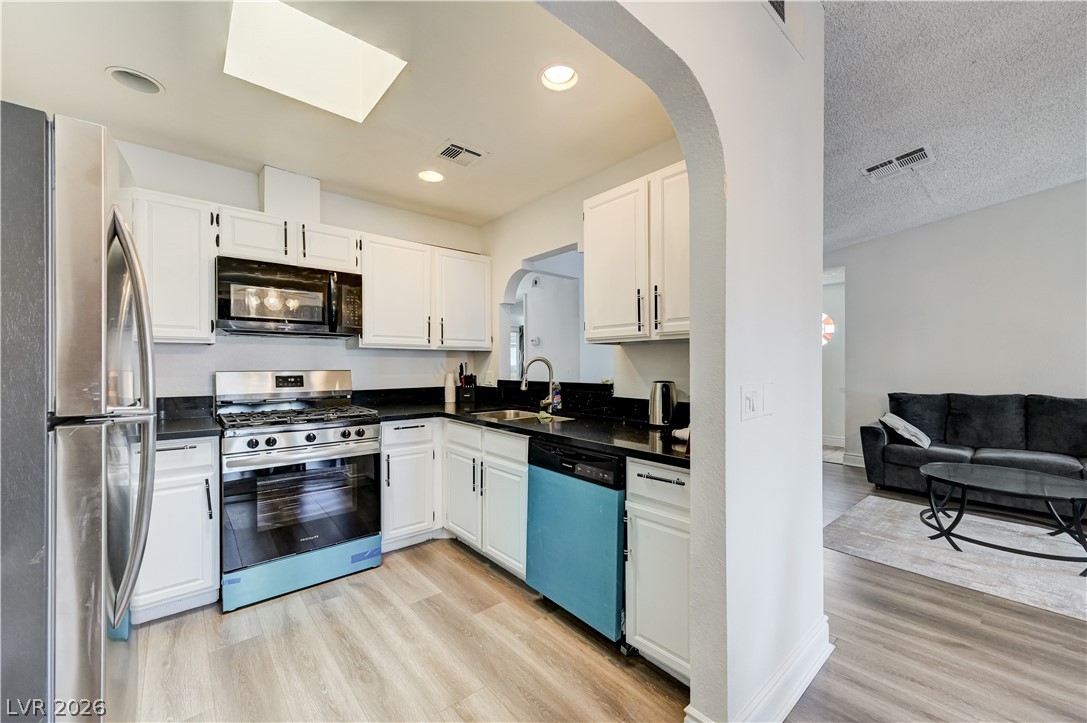 Photo 14 of 39, 1751 E Reno Avenue #228