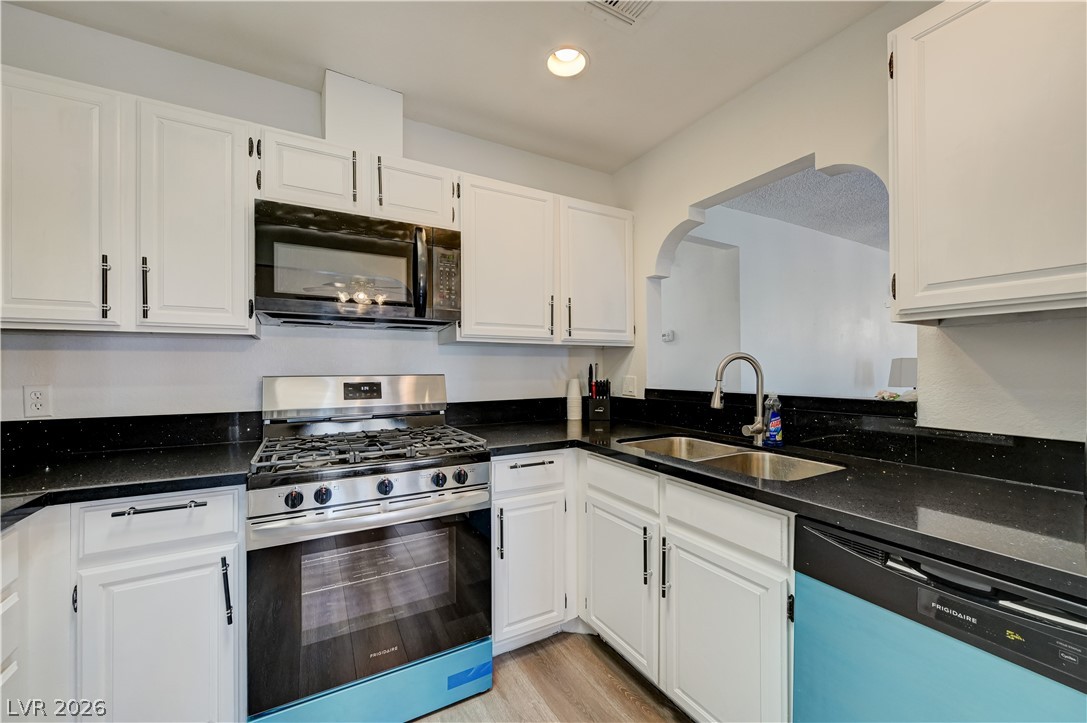 Photo 15 of 39, 1751 E Reno Avenue #228
