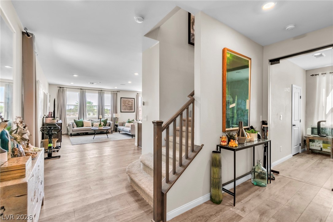 Photo 4 of 1223 Great Hollow Avenue