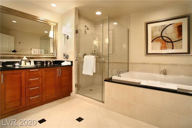 Photo 6 of 15, 135 E Harmon Avenue #2816