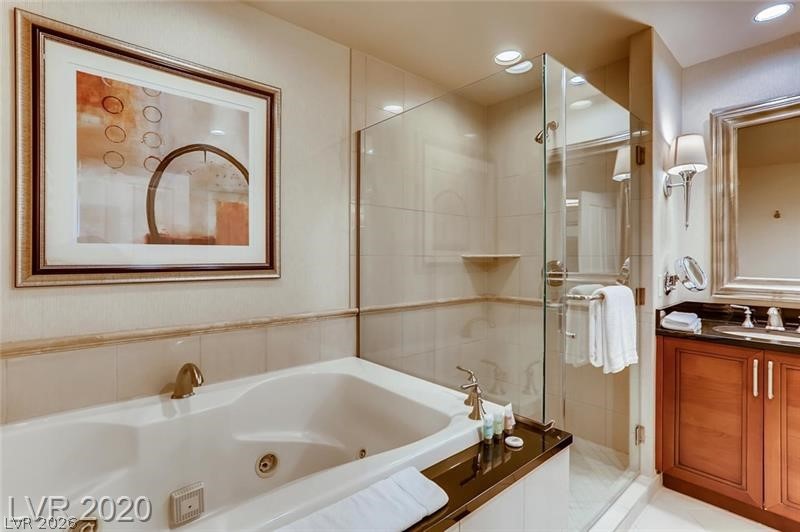 Photo 8 of 15, 135 E Harmon Avenue #2816