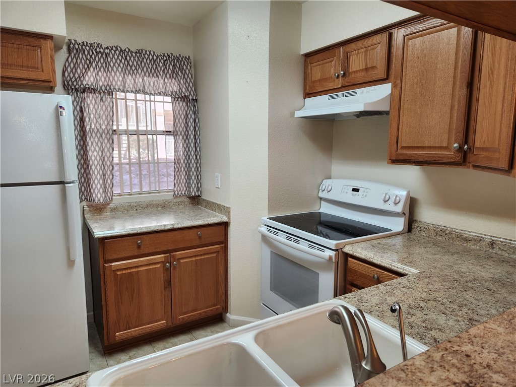 Photo 7 of 31, 2060 Mesquite Lane #104