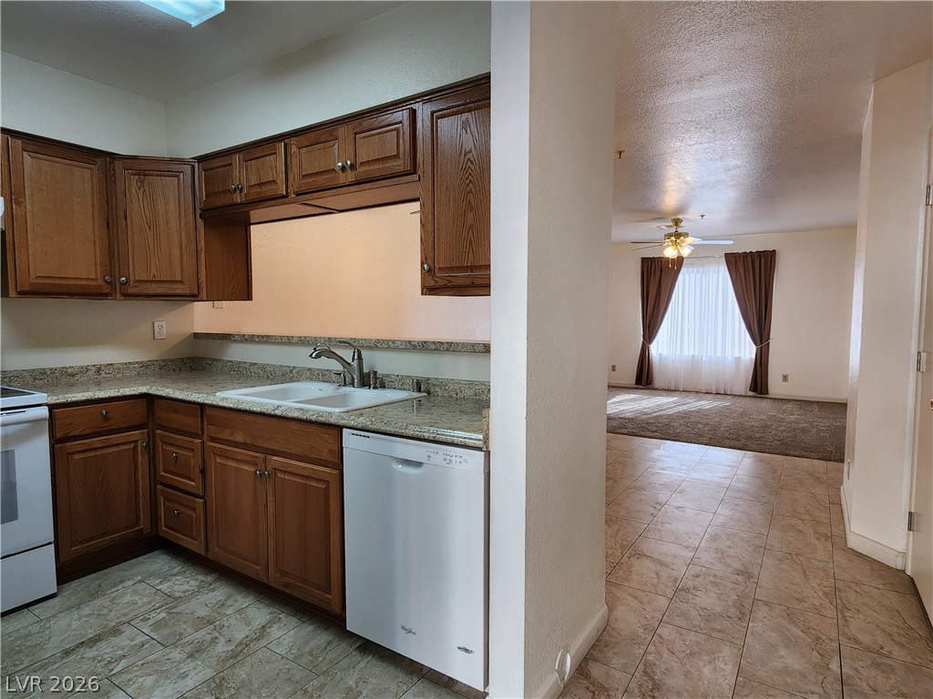 Photo 9 of 31, 2060 Mesquite Lane #104