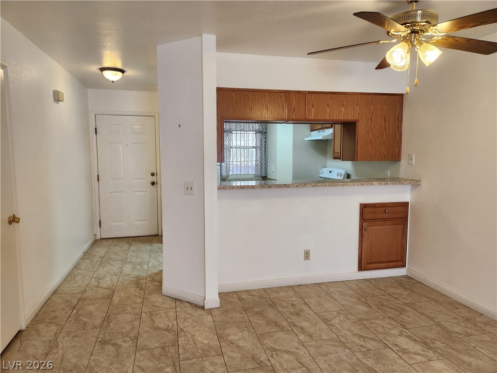 Photo 10 of 31, 2060 Mesquite Lane #104