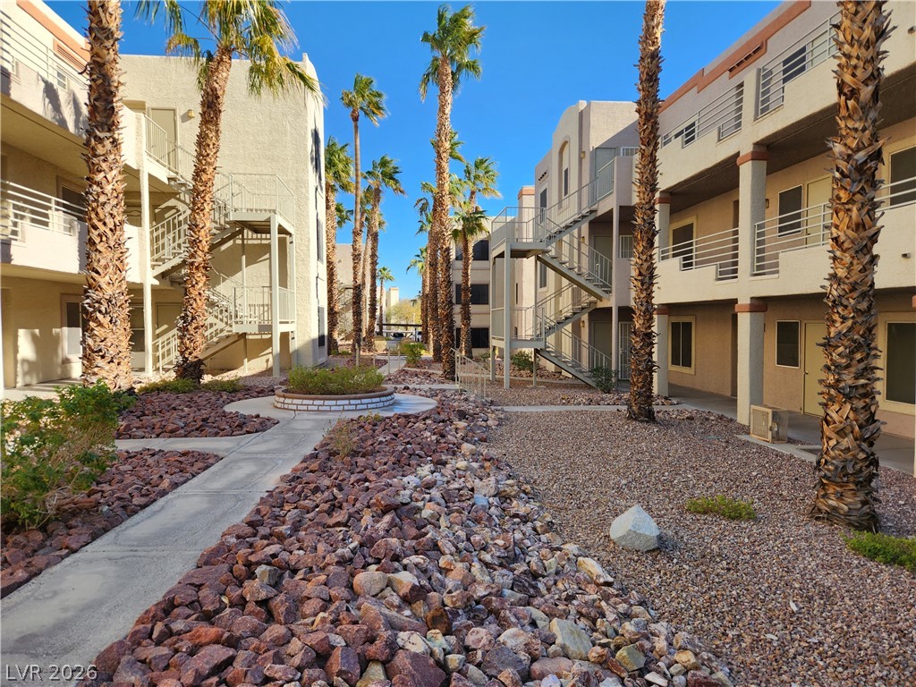 Photo 17 of 31, 2060 Mesquite Lane #104