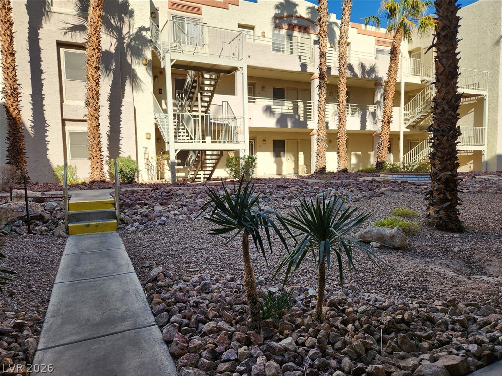 Photo 19 of 31, 2060 Mesquite Lane #104