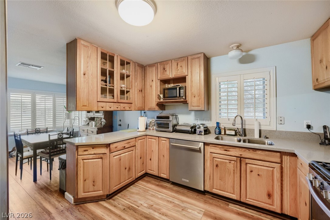 Photo 8 of 28, 7119 Montcliff Avenue