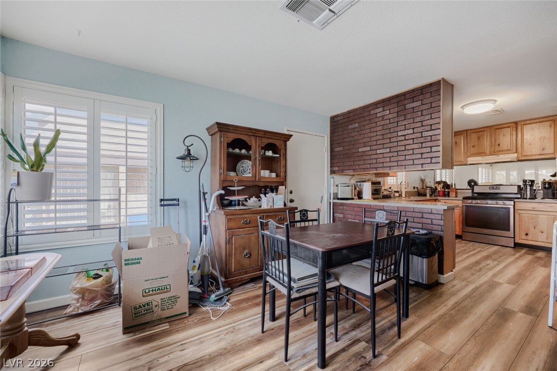 Photo 13 of 28, 7119 Montcliff Avenue