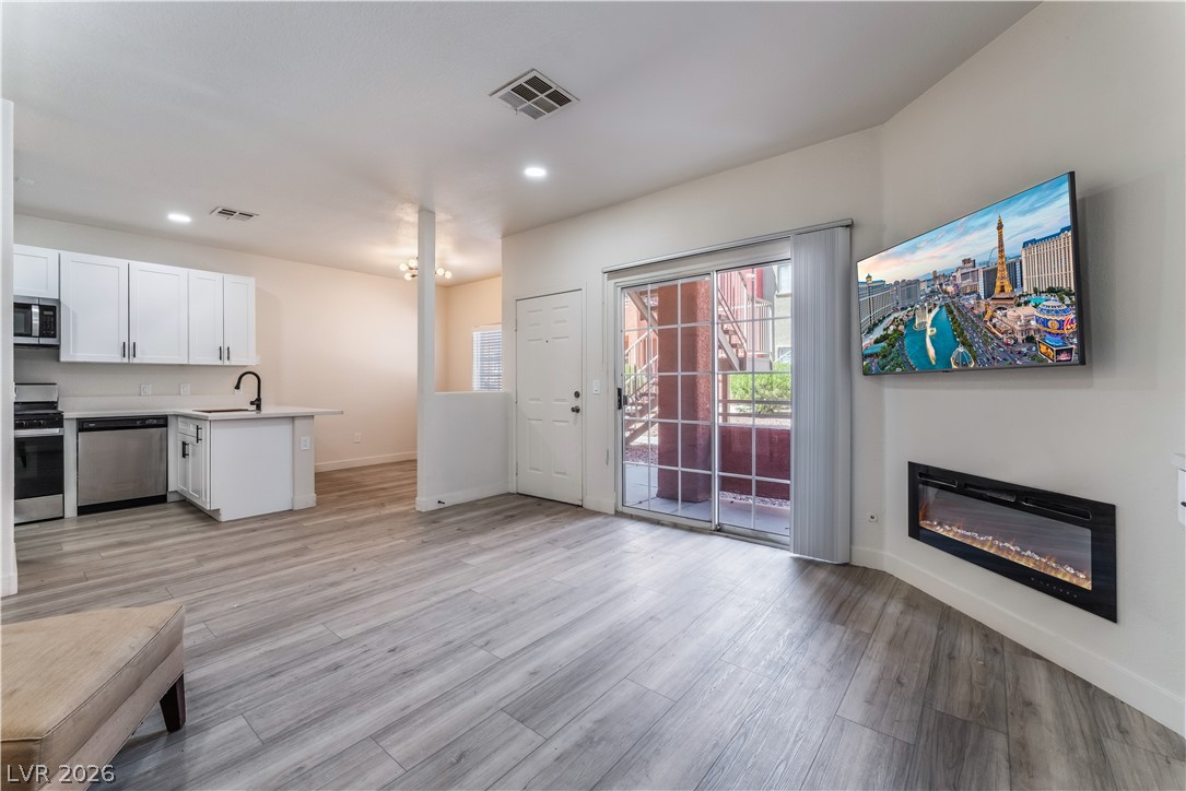 Photo 7 of 30, 4730 E Craig Road #1058