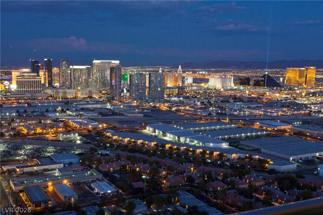 Photo 16 of 30, 4381 W Flamingo Road #902 /904