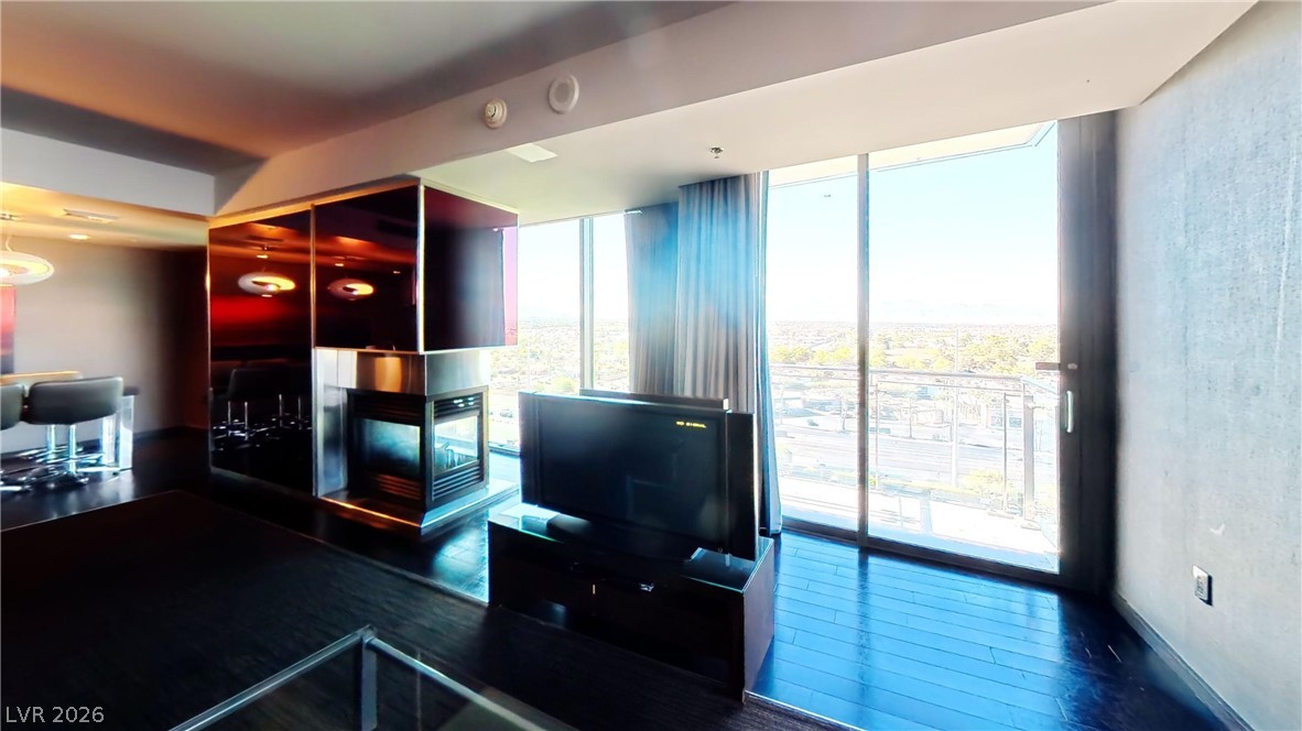 Photo 23 of 30, 4381 W Flamingo Road #902 /904