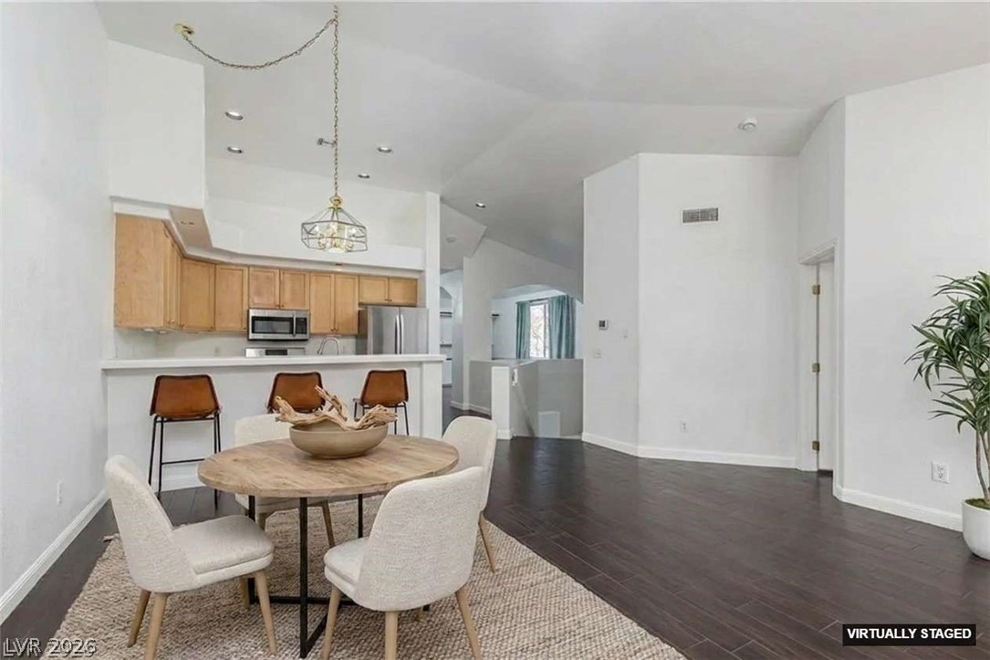 Photo 7 of 39, 7625 Valley Green Drive #201