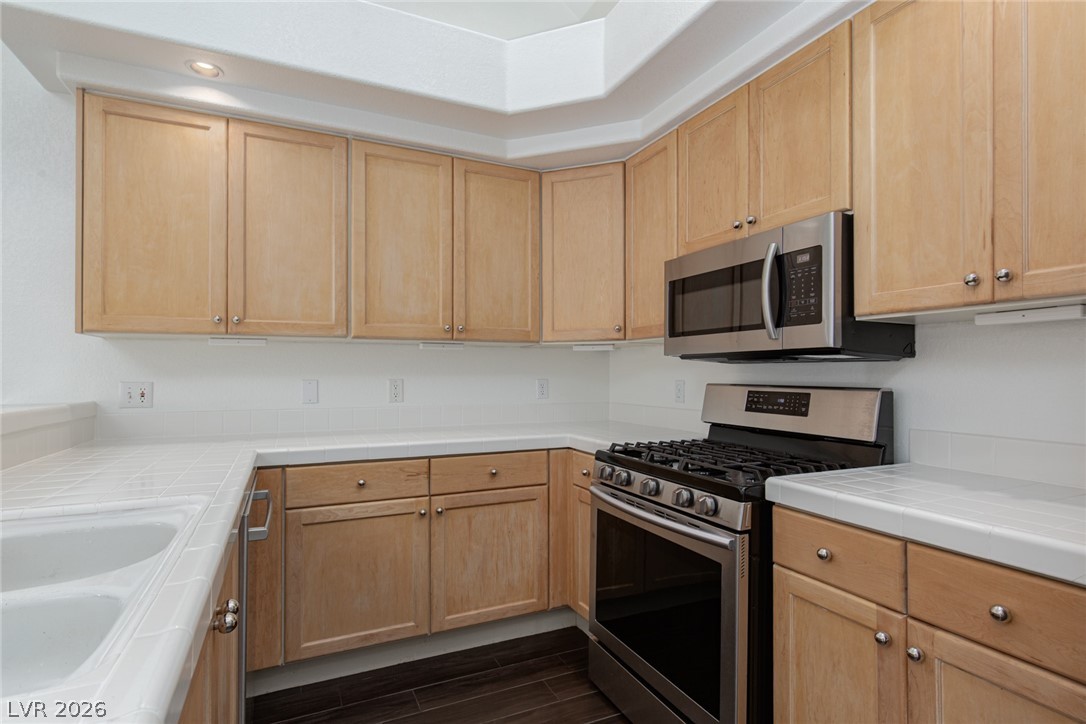 Photo 8 of 39, 7625 Valley Green Drive #201