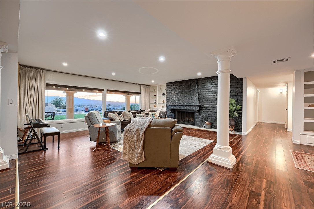 Photo 9 of 47, 1027 Sidehill Way