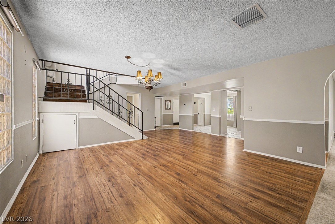 Photo 11 of 39, 3979 Salisbury Place