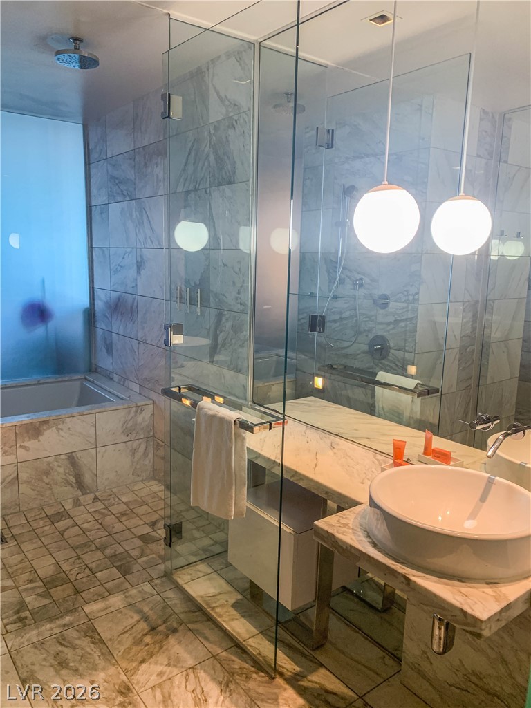 Photo 26 of 41, 4381 W Flamingo Road #8304