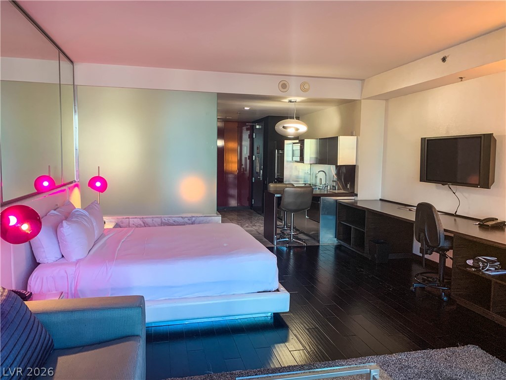 Photo 16 of 41, 4381 W Flamingo Road #8304