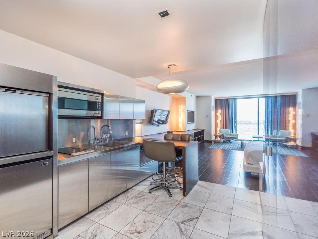 Photo 10 of 41, 4381 W Flamingo Road #8304