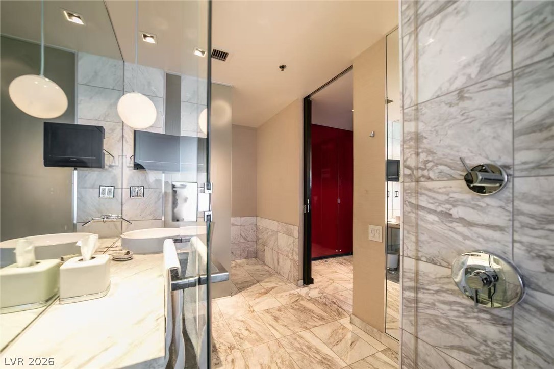 Photo 32 of 41, 4381 W Flamingo Road #8304