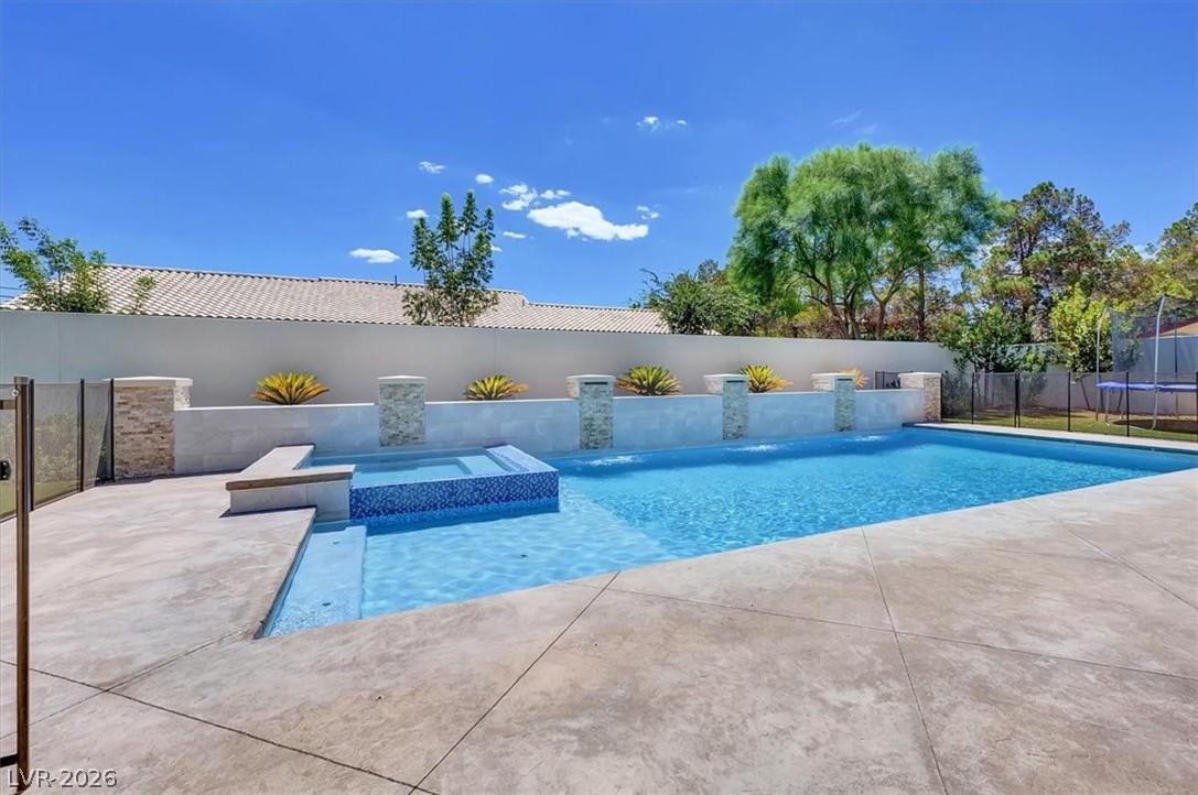 Photo 4 of 3041 E Serene Avenue