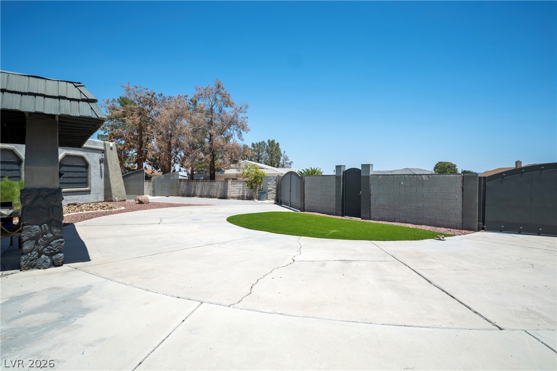 Photo 7 of 57, 7215 Ullom Drive