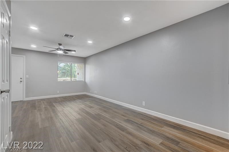 Photo 10 of 25, 1303 Darlene Way #405B